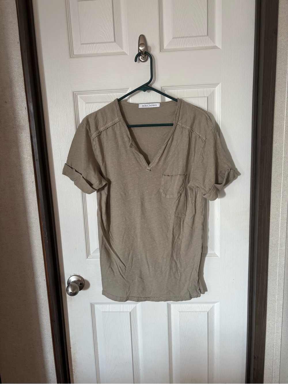 Relaxed V-Neck Pocket Blouse in Olive/Taupe